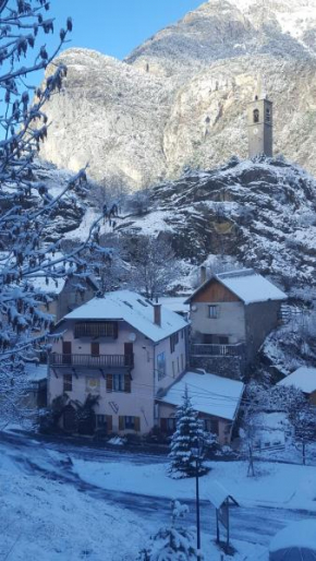 Gîte Auberge Les Terres Blanches de Méolans